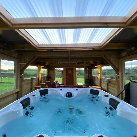 Sleeps 12 Hot Tub Sauna Cinema Pets Welcome Эннискиллен Экстерьер фото
