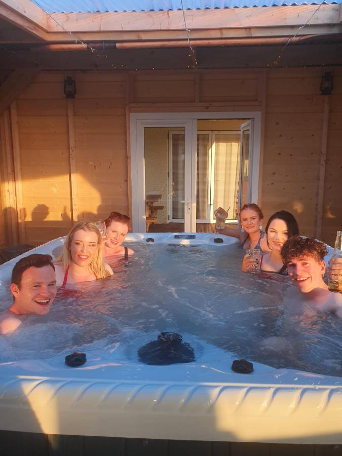 Sleeps 12 Hot Tub Sauna Cinema Pets Welcome Эннискиллен Экстерьер фото