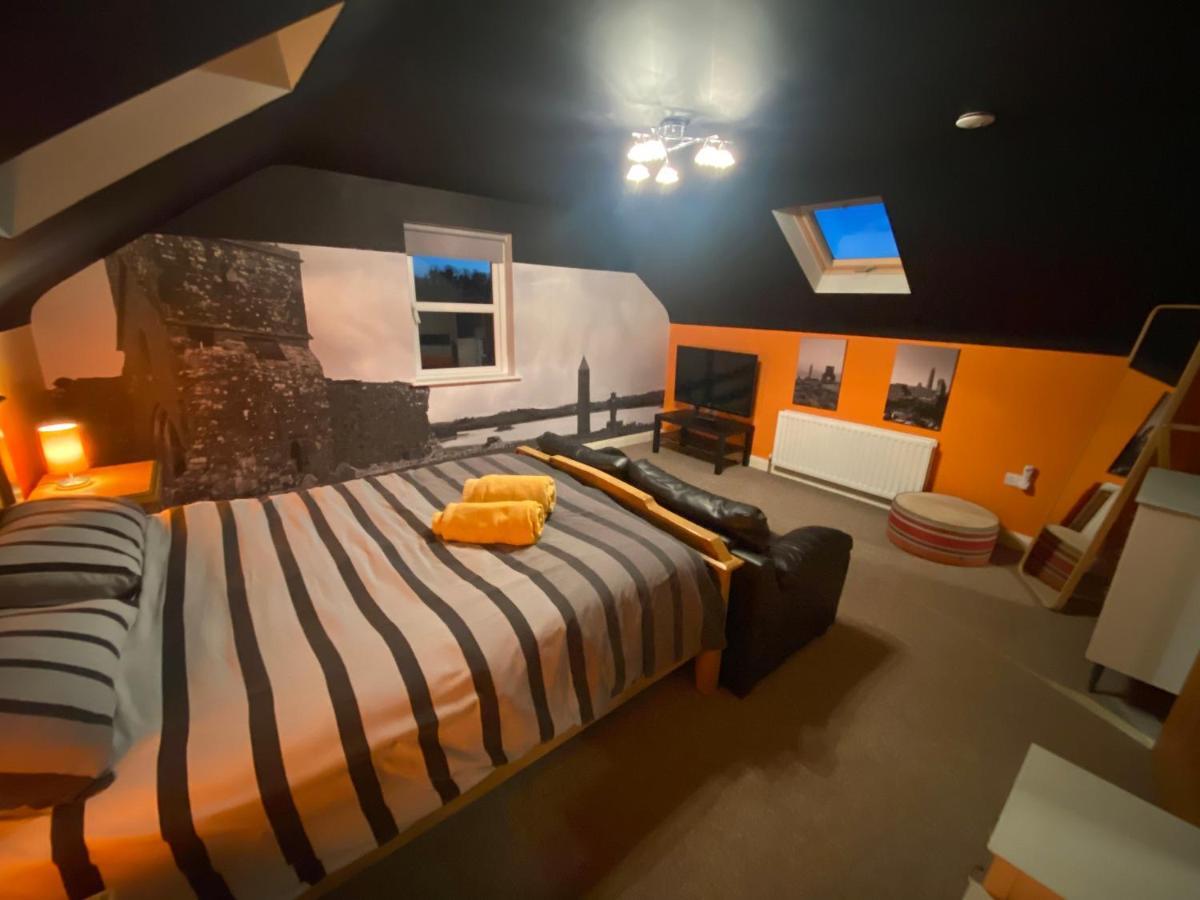 Sleeps 12 Hot Tub Sauna Cinema Pets Welcome Эннискиллен Экстерьер фото