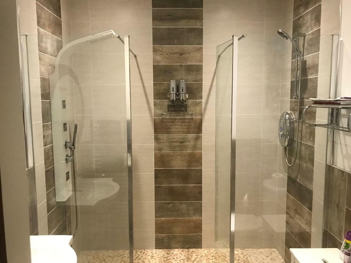 Sleeps 12 Hot Tub Sauna Cinema Pets Welcome Эннискиллен Экстерьер фото