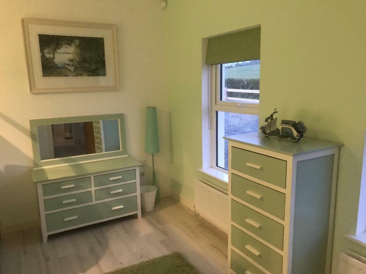 Sleeps 12 Hot Tub Sauna Cinema Pets Welcome Эннискиллен Экстерьер фото