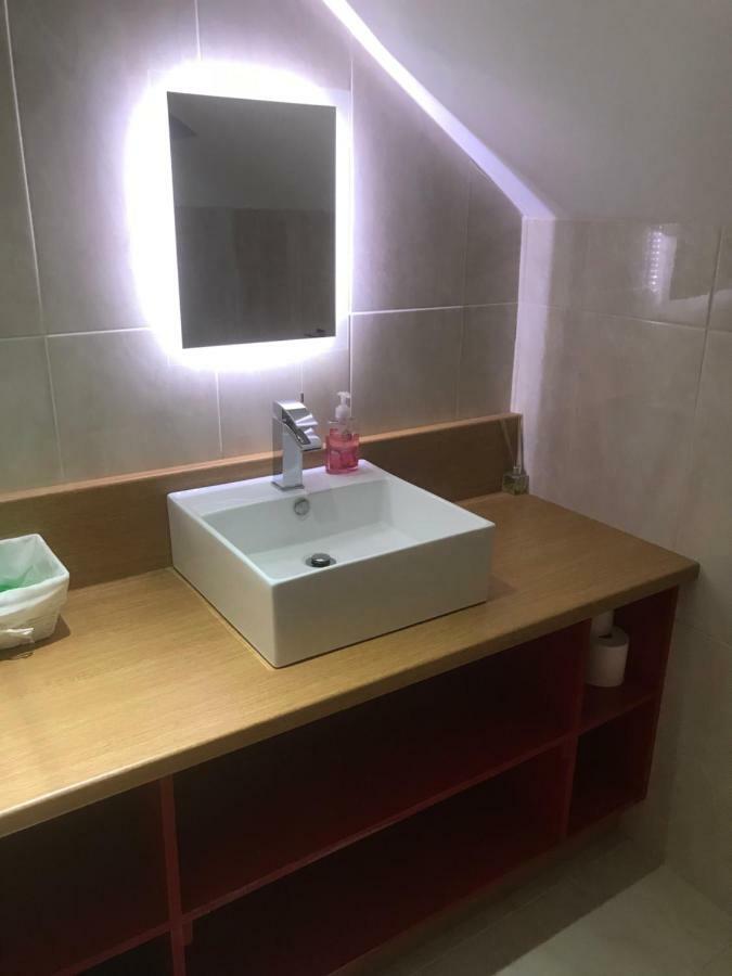 Sleeps 12 Hot Tub Sauna Cinema Pets Welcome Эннискиллен Экстерьер фото
